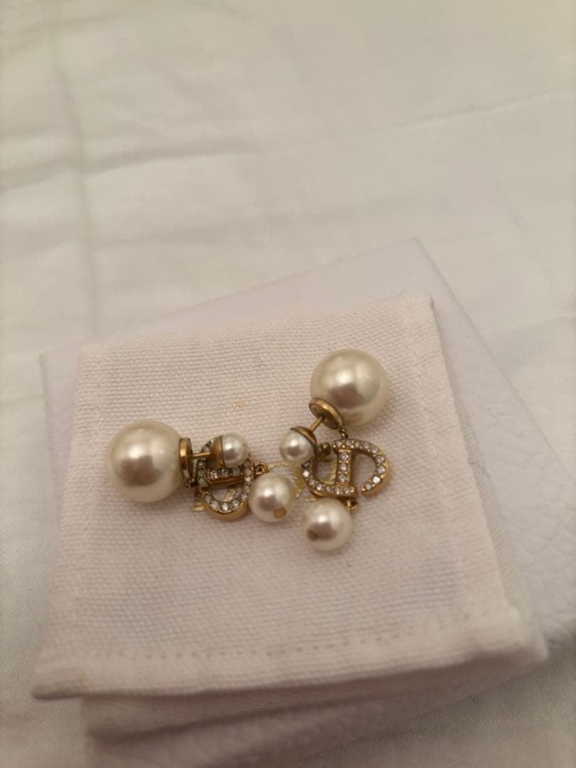 Dior パールとクリスタルのイヤリング