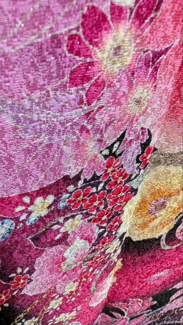 【現代柄•ハート】振袖 黒とピンクの花柄• ハートがポイント！L〜LＬサイズ