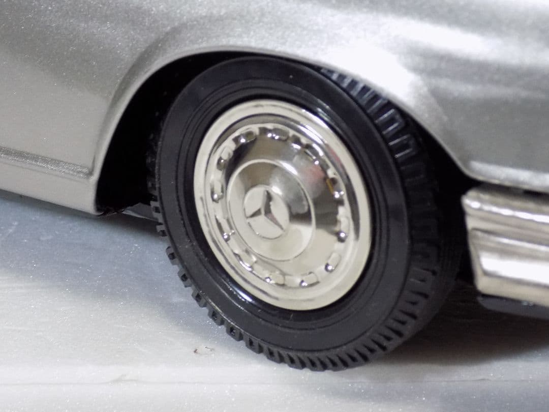 イチコー　ブリキ　【Mercedes Benz 300SE シルバー】 箱付き