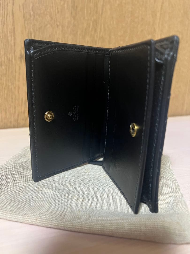 GUCCI 二つ折り財布　ブラック　レザー
