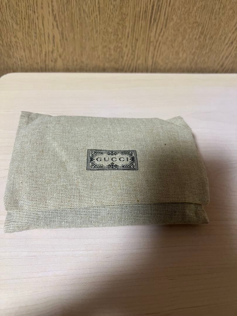 GUCCI 二つ折り財布　ブラック　レザー