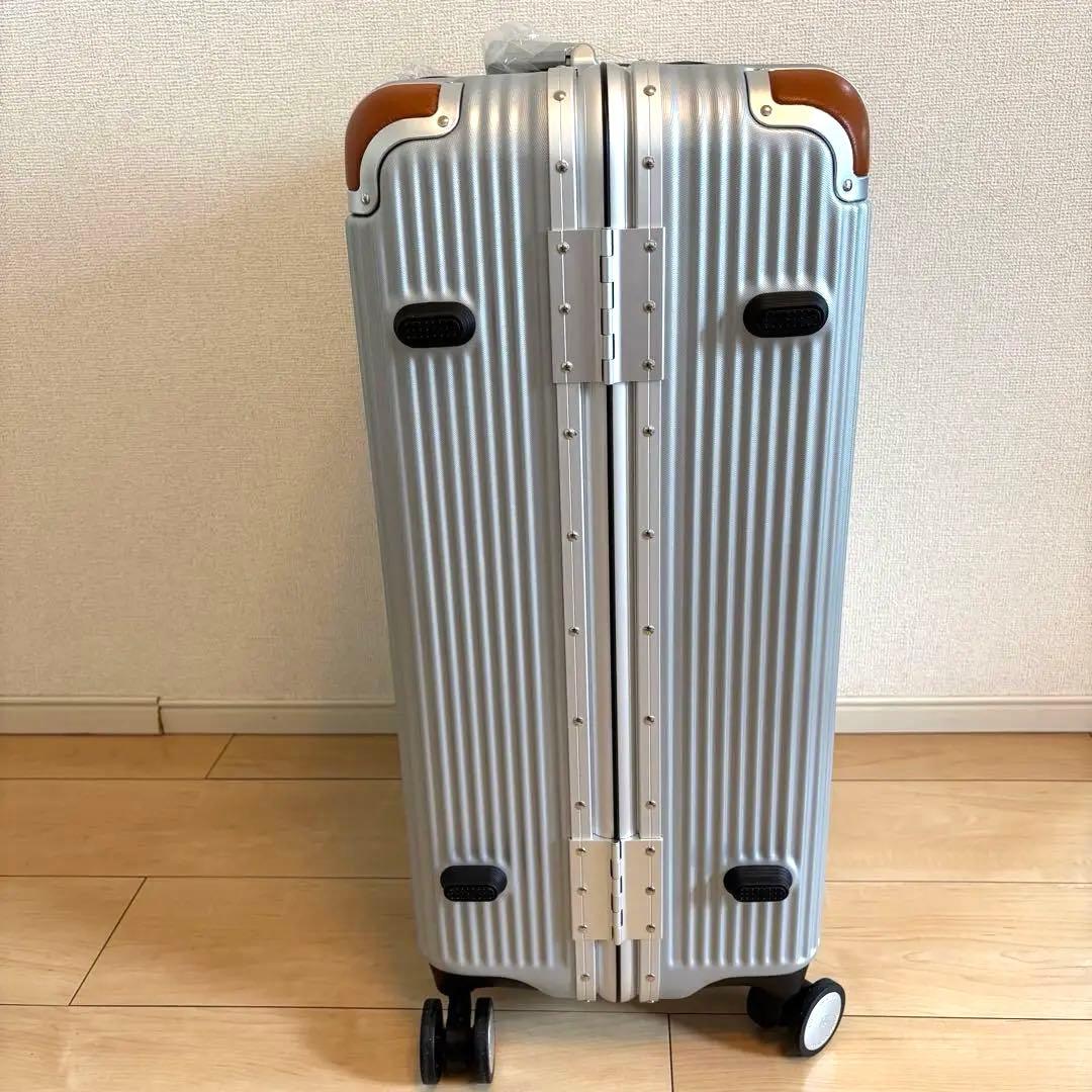 SWISS MILITARY 24IN 64L プレミアムスーツケース　64Ｌ