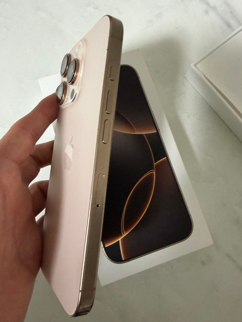 Apple iPhone 16 Pro ゴールド 本体