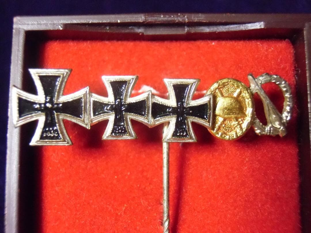 ＢＷドイツ軍/連邦軍＊１９５７年制定＊襟用騎士鉄十字勲章＆ミニチュアピン（実物）