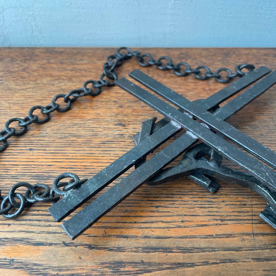 鉄の十字架　溶接　抽象的なイエスキリスト像　アイアン　モダニズム　キュビズム