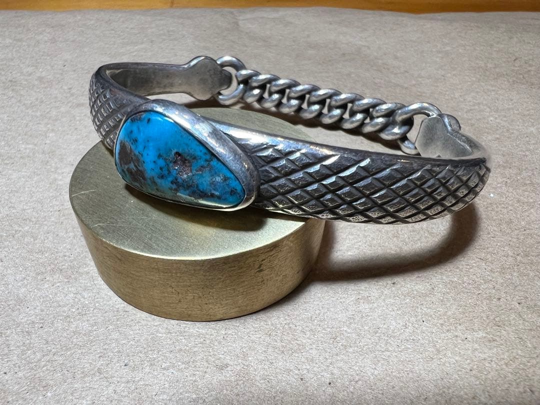 LYNCH SILVERSMITH“TURQUOISE SCALE CUFFS”