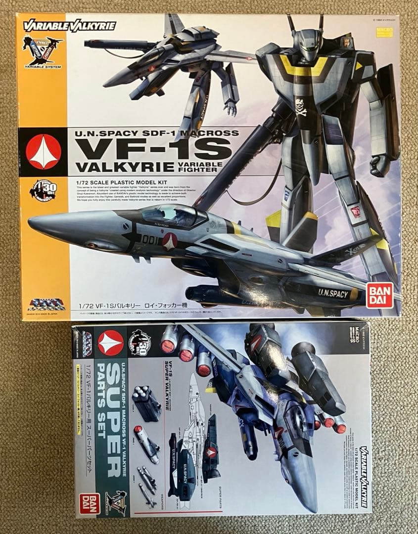 1/72 VF-1S バルキリー ロイ・フォッカー機＋スーパーパーツ バンダイ