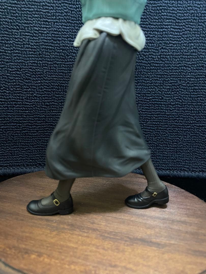 1/6 オリジナルガレージキット 本を運ぶ女性 完成品