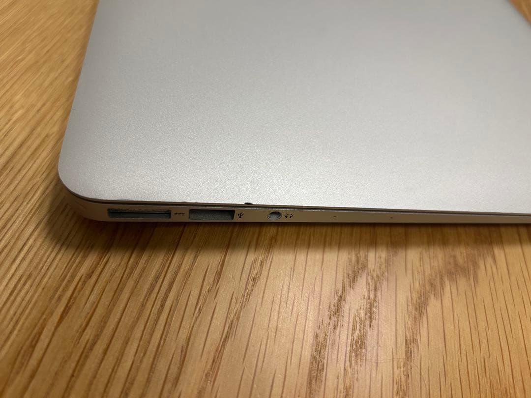 MacBook Air (2013) / 8GB / 128GB SSD ※中古