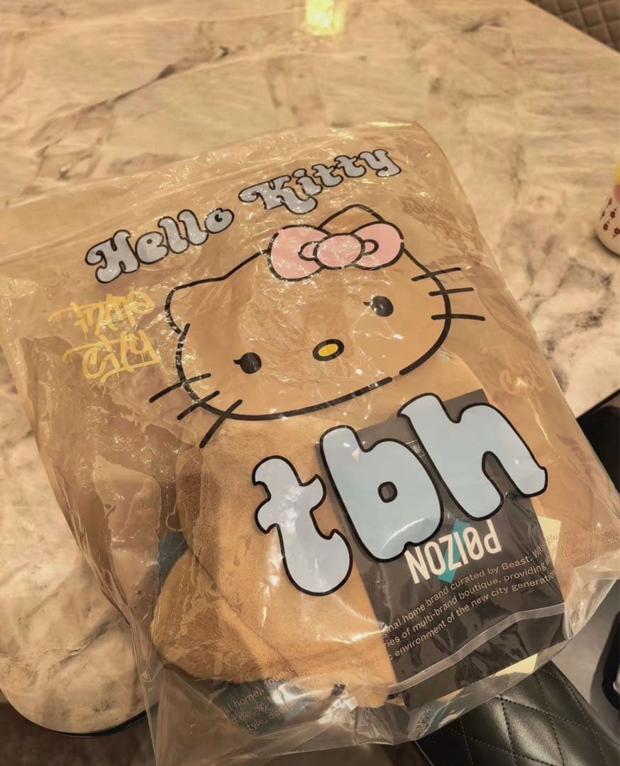 Hello Kitty x TBH ネックピロー