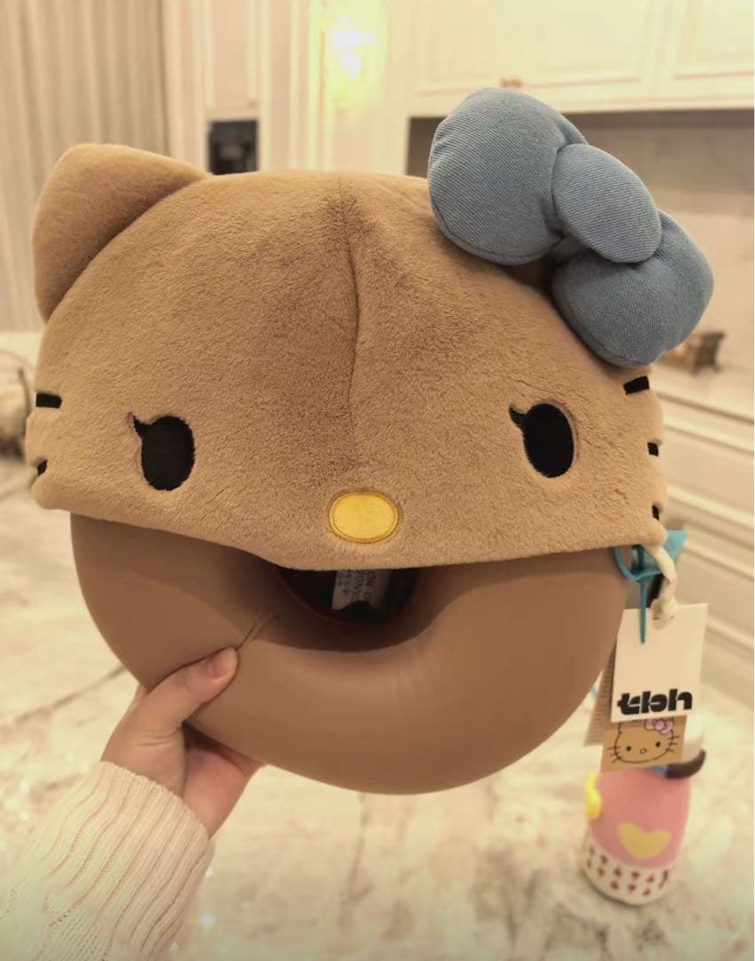 Hello Kitty x TBH ネックピロー