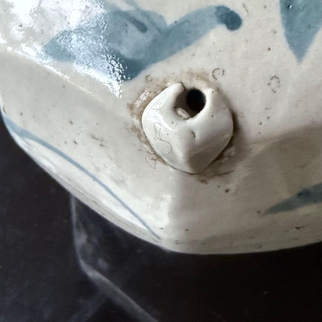 108様感謝‼️大陸の息吹‼️書人の心　染付草花文時代染付水注　水滴一点