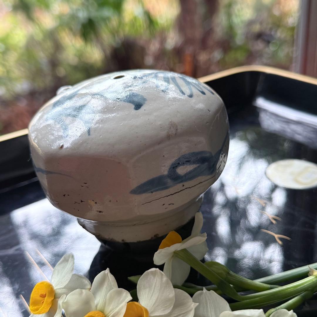 108様感謝‼️大陸の息吹‼️書人の心　染付草花文時代染付水注　水滴一点