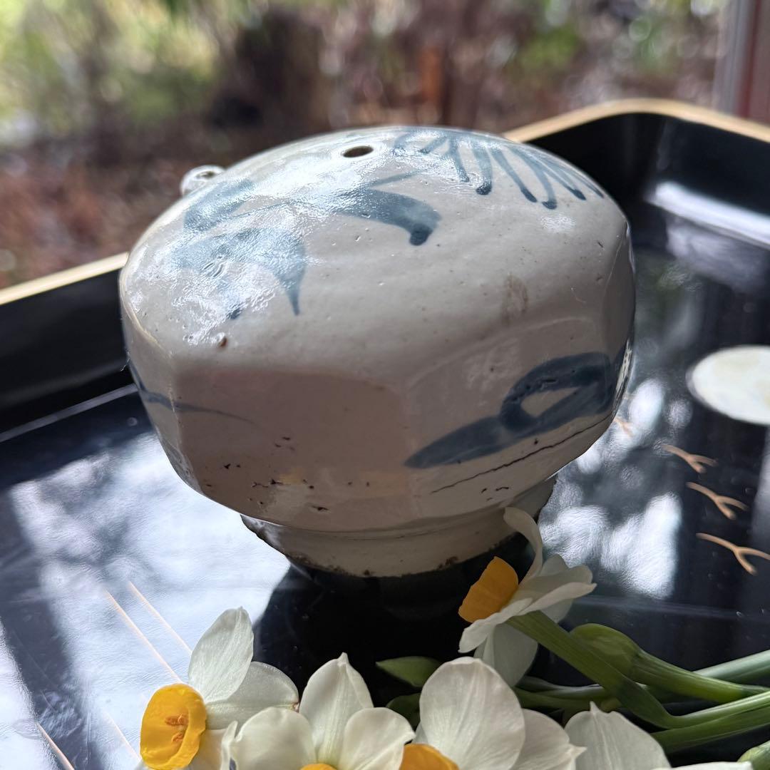 108様感謝‼️大陸の息吹‼️書人の心　染付草花文時代染付水注　水滴一点