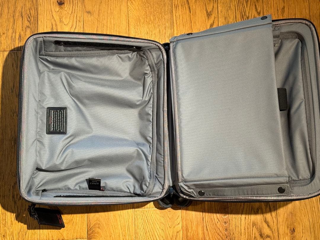 美品　TUMI ALPHA2 コンパクト・4ウィール・ブリーフ　おまけ付き