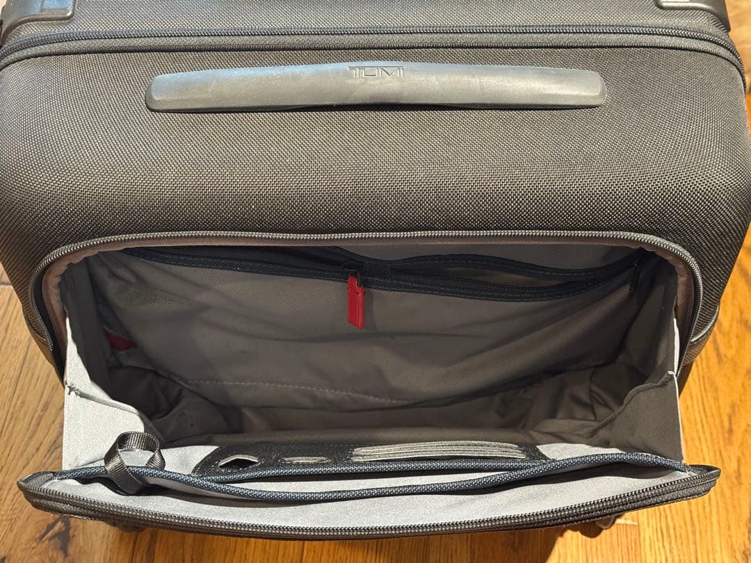 美品　TUMI ALPHA2 コンパクト・4ウィール・ブリーフ　おまけ付き