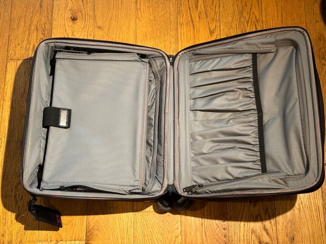 美品　TUMI ALPHA2 コンパクト・4ウィール・ブリーフ　おまけ付き