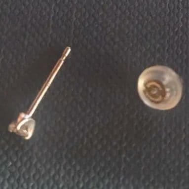 か*お様 0.01カラットダイアモンドスタッドピアス