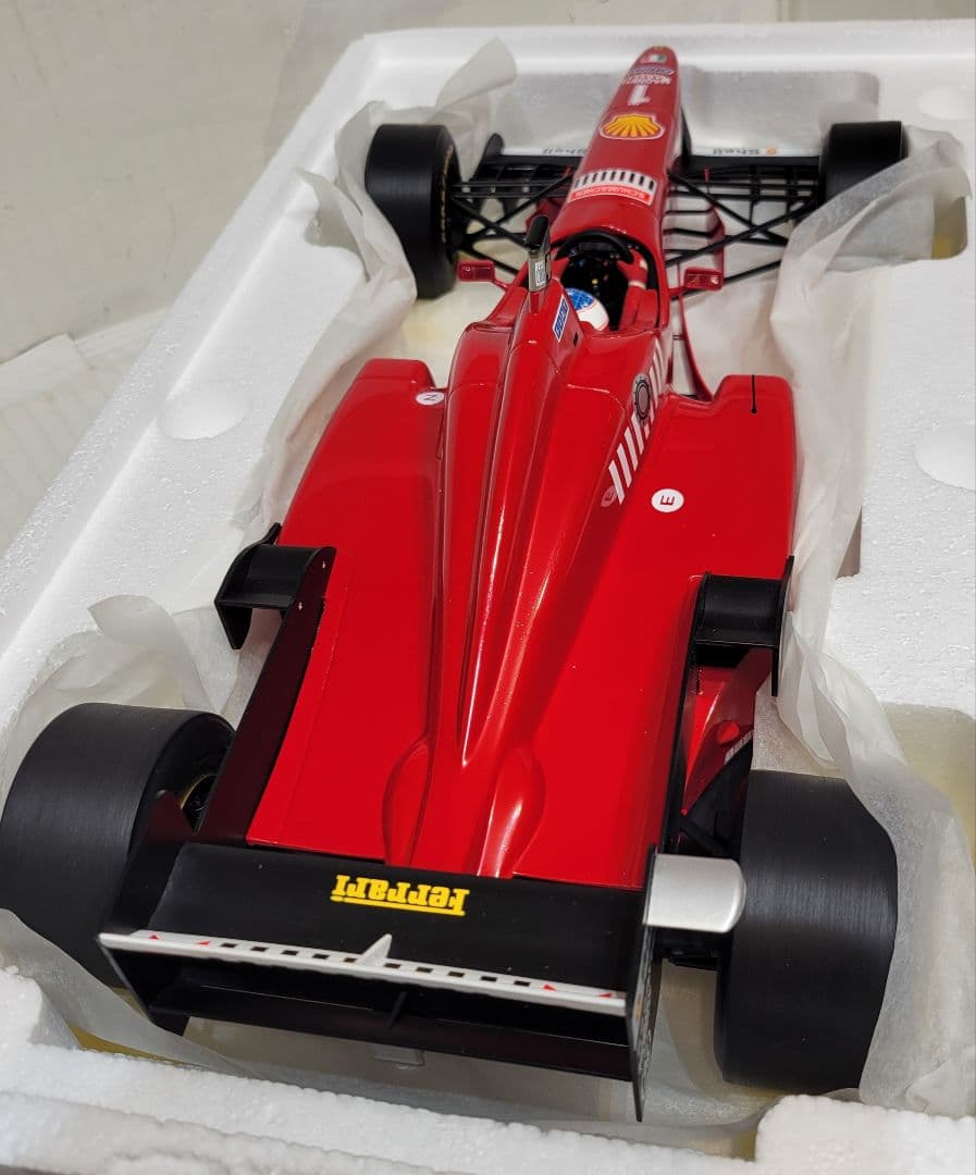 ミニチャンプス　Ferrari F1 1/12 シューマッハモデル