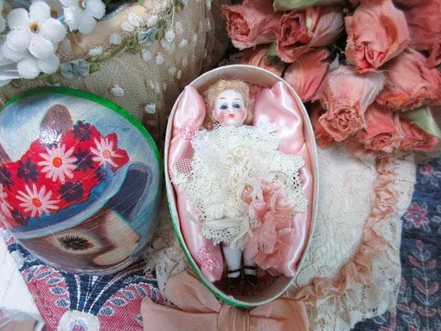 アンティーク　ミニョネット　ジャーマン　☆ 　ビスクドール　エッグコンテナ
