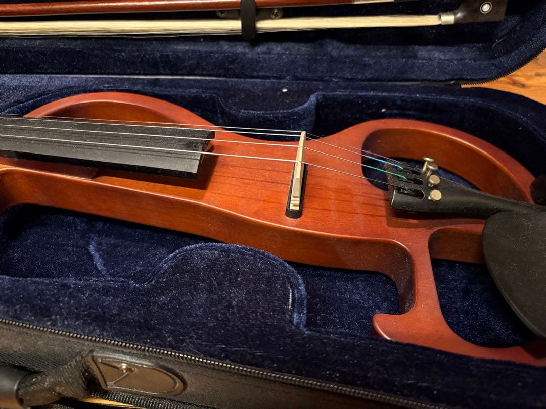 PLAYTECH PSV100BRエレクトリックバイオリン4/4サイズ ブラウン