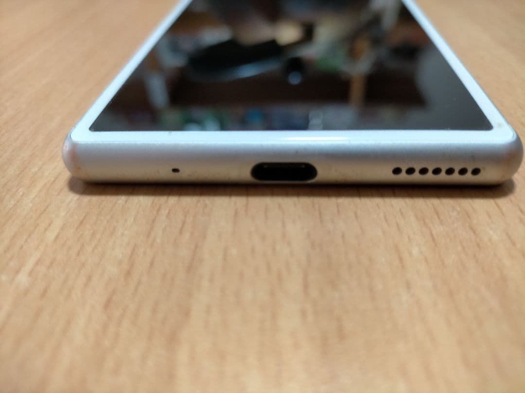 simフリー　XPERIA 8 Lite