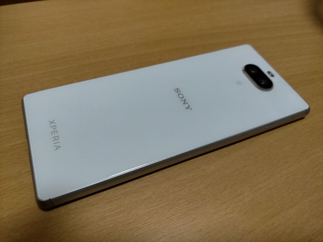 simフリー　XPERIA 8 Lite