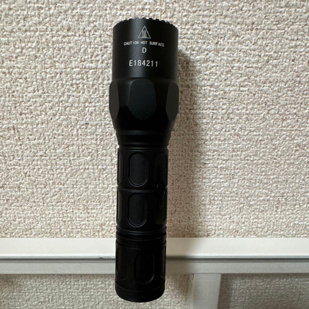 SUREFIRE E184211 黒い懐中電灯