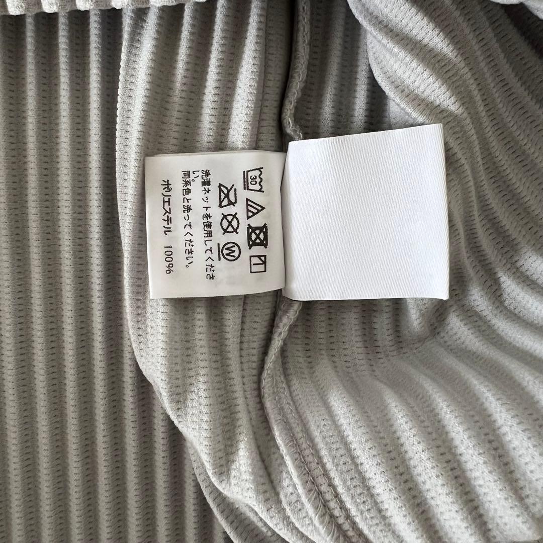 HOMME PLISSE ISSEY MIYAKE 薄めブルーのトップス