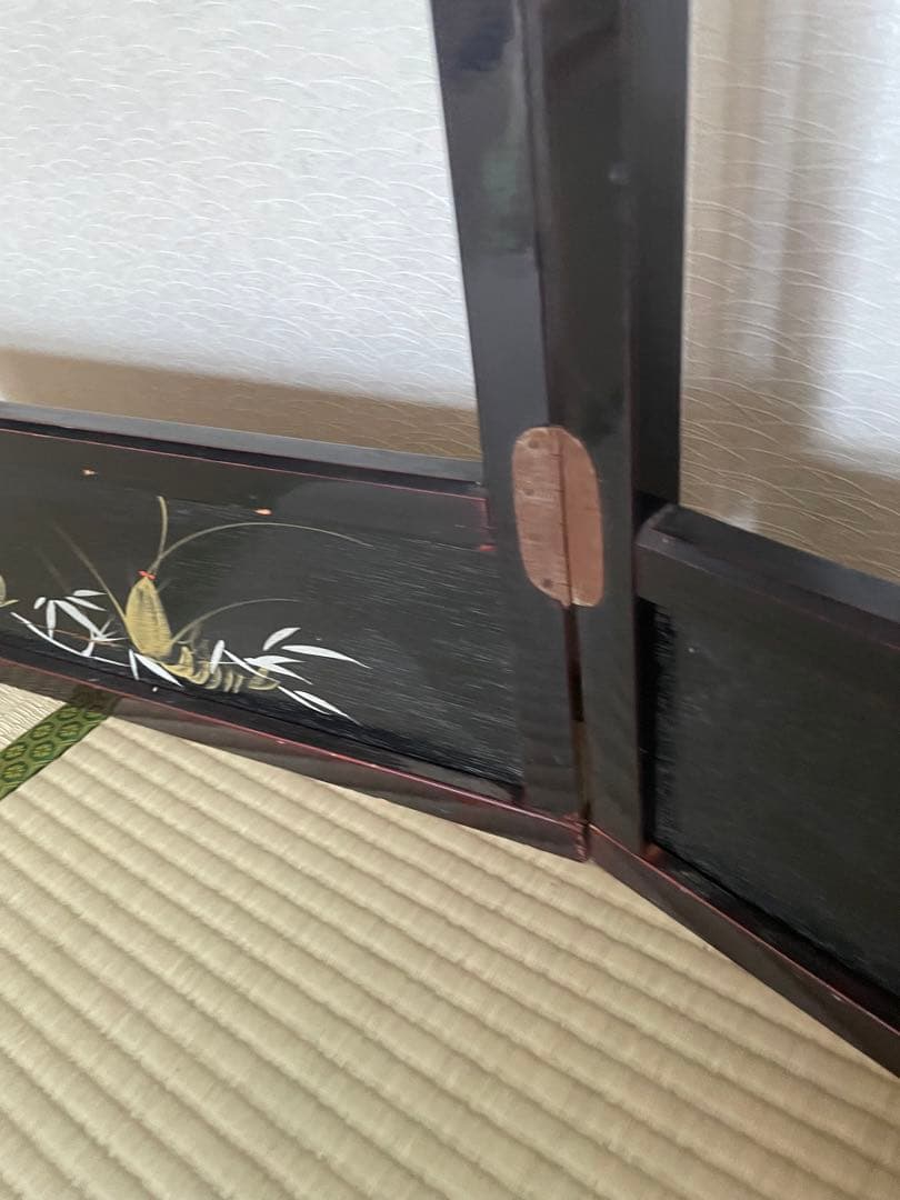 漆塗り　黒の木製衣桁 花の絵柄付き　着物掛け　着物ハンガー　衣桁　骨董品