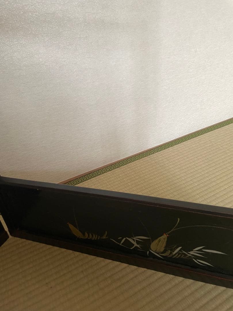 漆塗り　黒の木製衣桁 花の絵柄付き　着物掛け　着物ハンガー　衣桁　骨董品