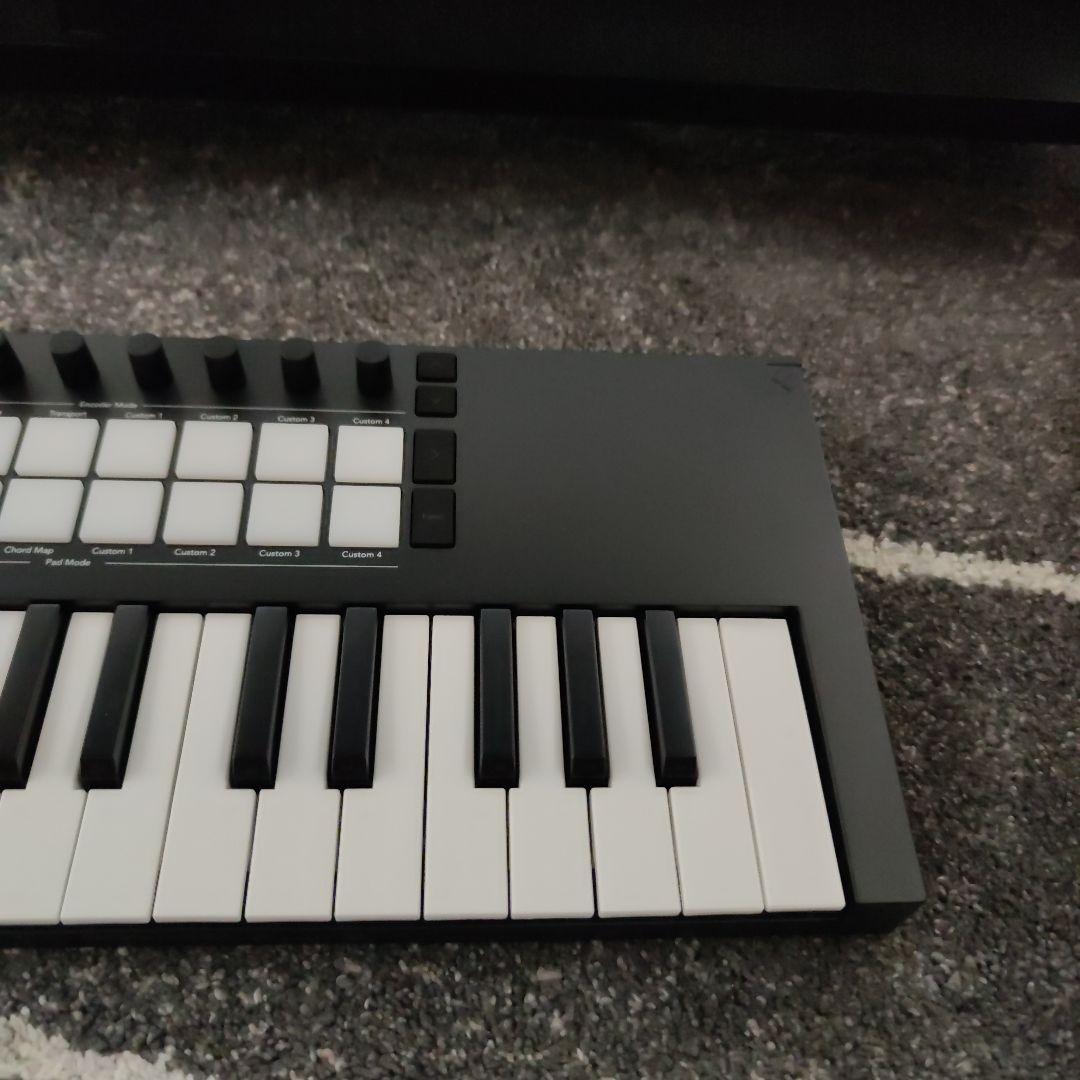 Novation Launchkey MINI 37 MK4 MIDIキーボード