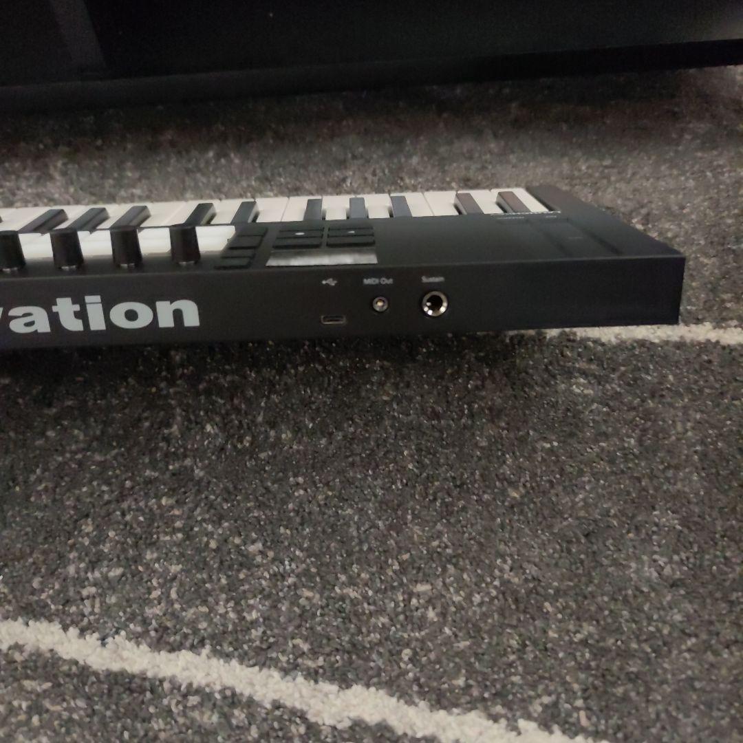 Novation Launchkey MINI 37 MK4 MIDIキーボード