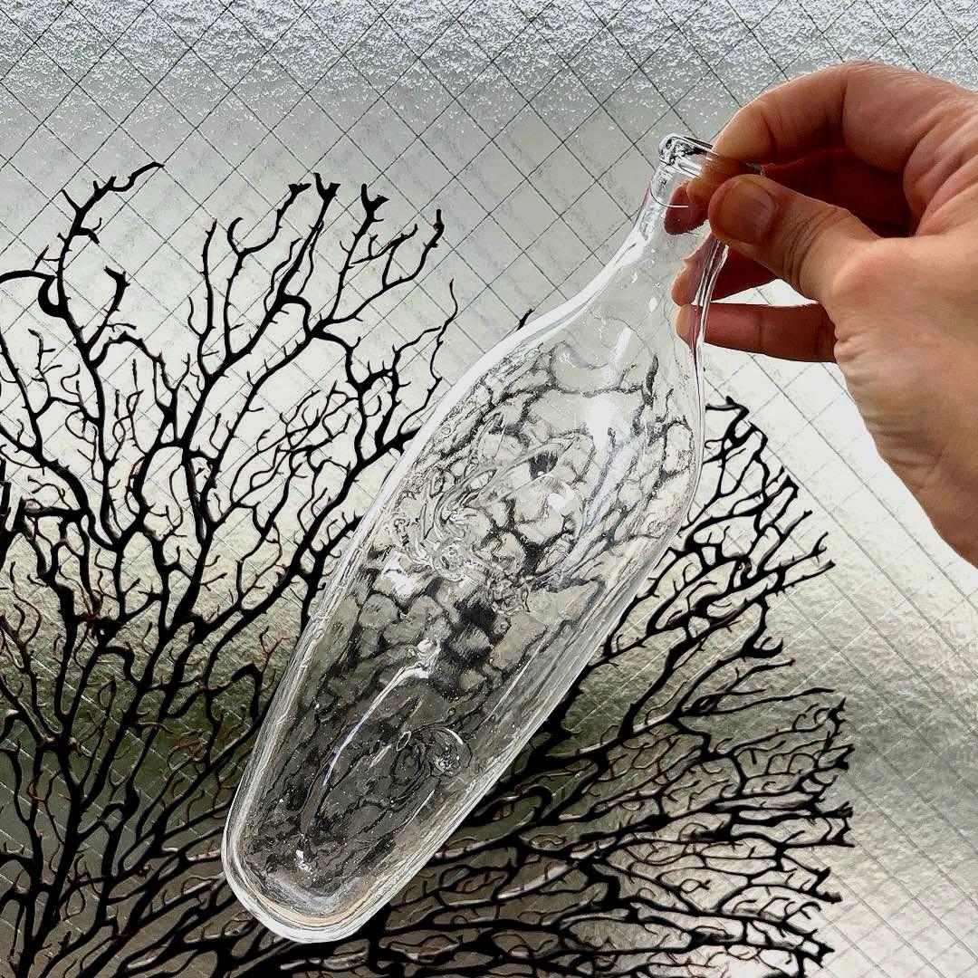 骨董　時代ガラス　希少　ウサギ哺乳瓶　ウサギ車エンボス　ウランガラス