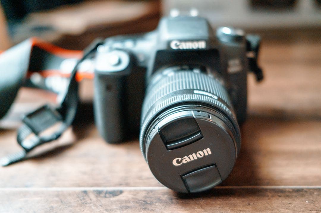 コンニチハ‼️canon 8000D＋zoom lens18-55