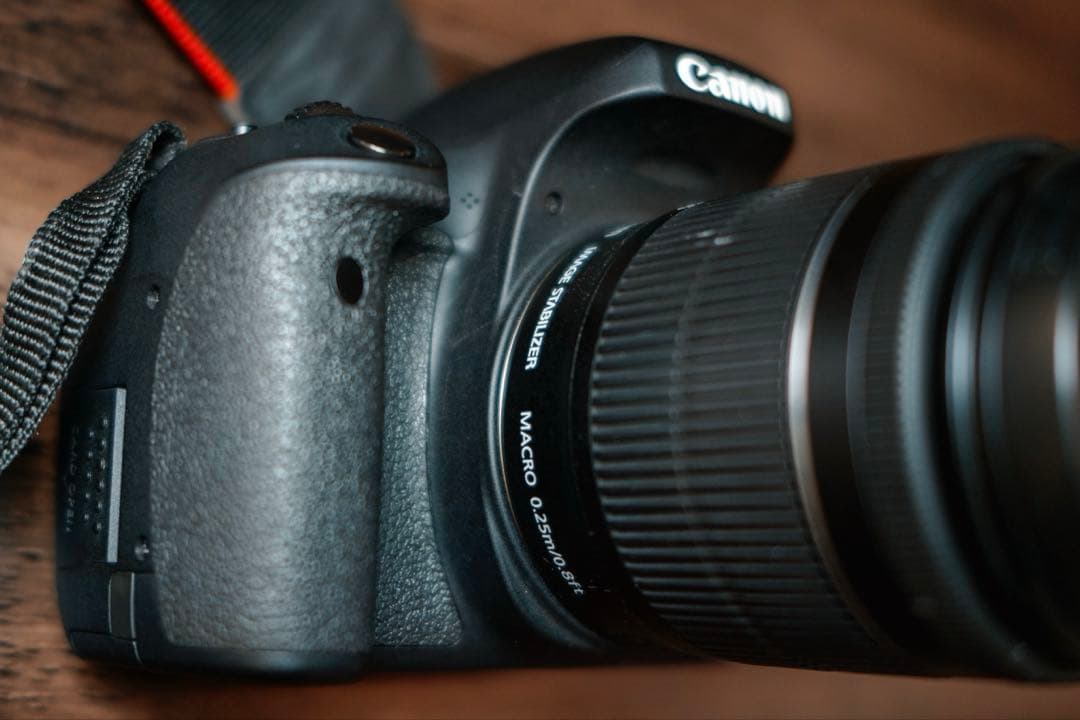 コンニチハ‼️canon 8000D＋zoom lens18-55