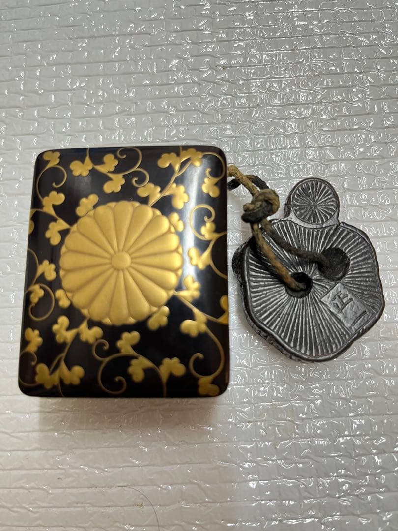 根付作家の名工正一造蒔絵箱入り　値下げしました。