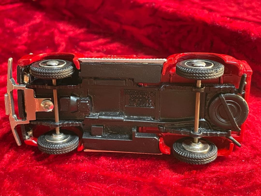 フォード 赤 ミニトラック 約10cm