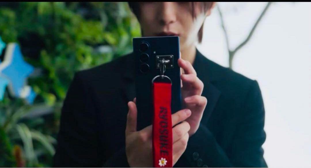 山田涼介 Galaxy RYOSUKE 花刺繍 赤　ストラップ　RED