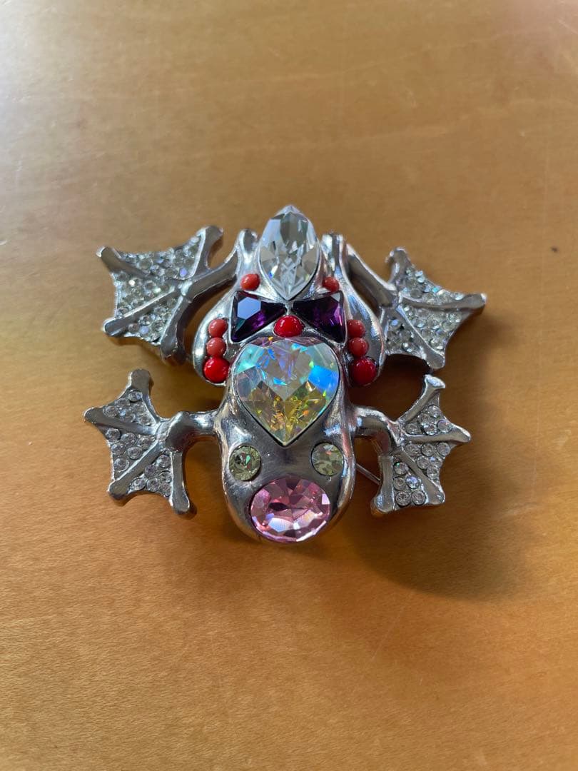 ヴィンテージ　クリスチャンラクロア　ブローチ　カエルモチーフ　スワロフスキー