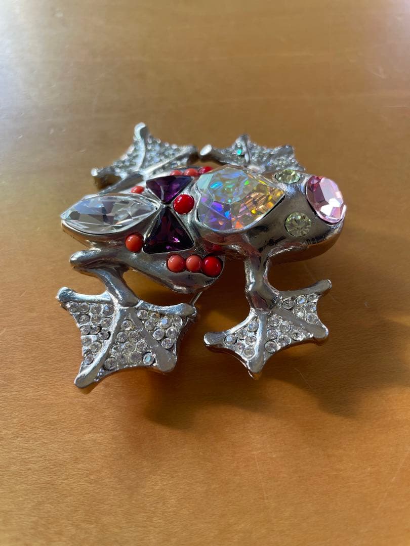 ヴィンテージ　クリスチャンラクロア　ブローチ　カエルモチーフ　スワロフスキー