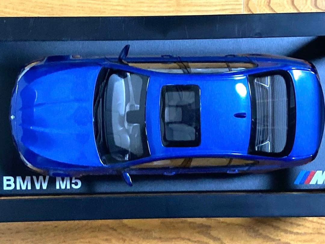 BMW M5 モンテカルロブルーミニカー