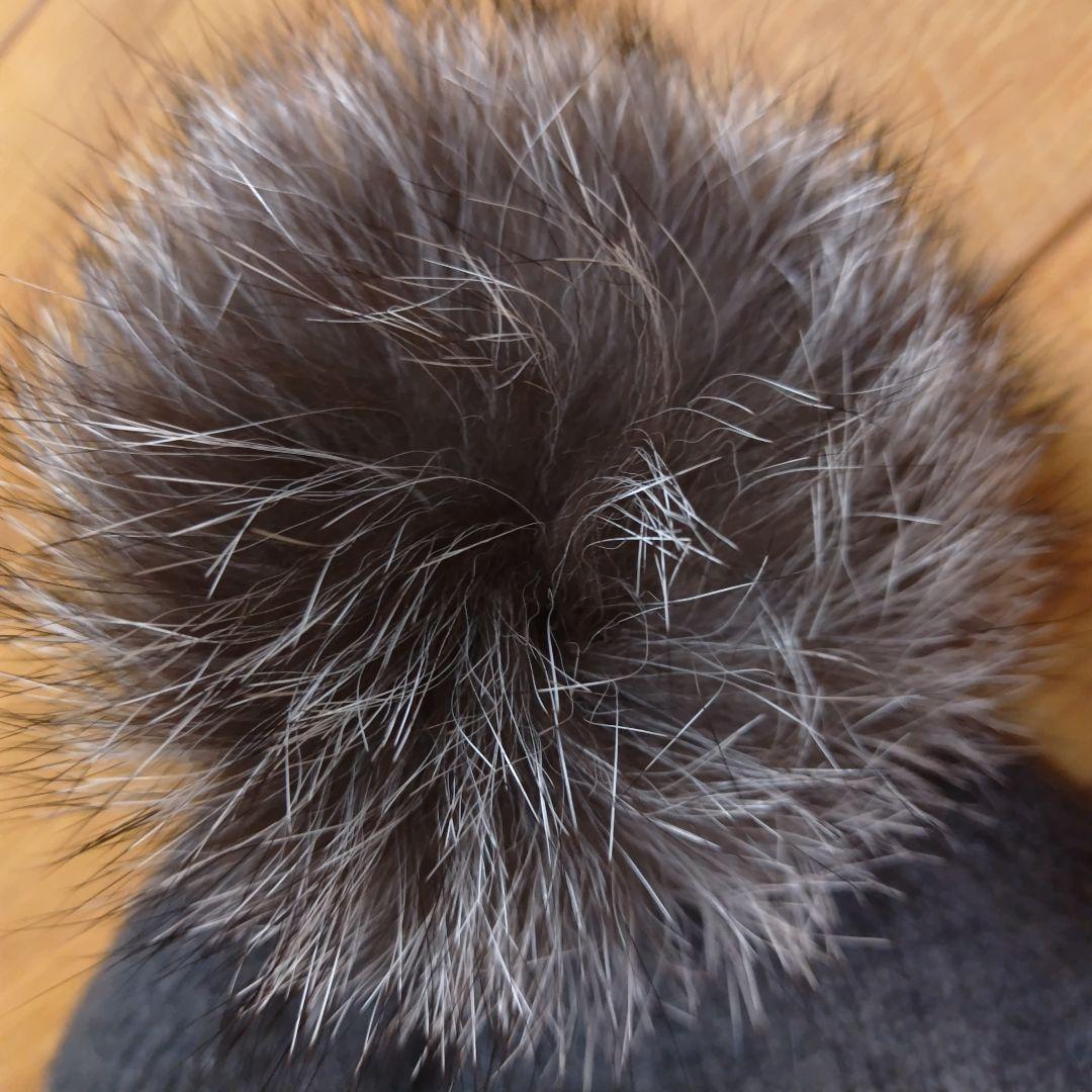 MaxMara グレー ポンポン付きニット帽