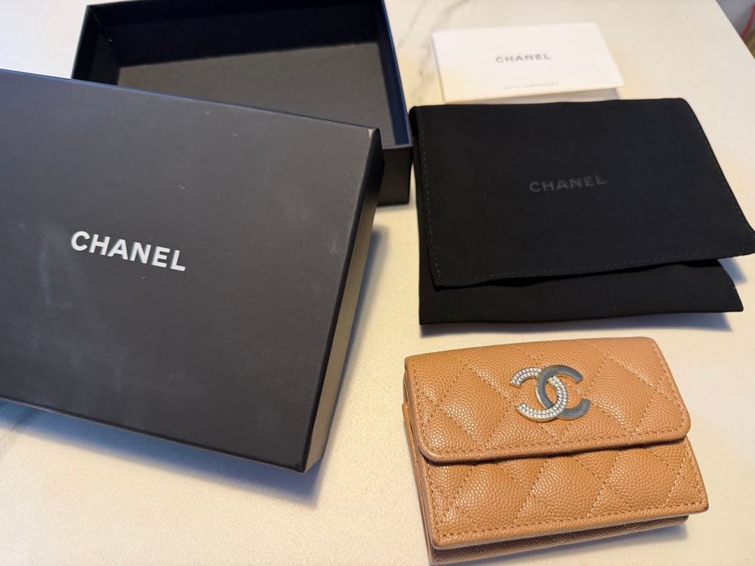 CHANEL ベージュ 三つ折り財布 キャビアスキン　キルティング