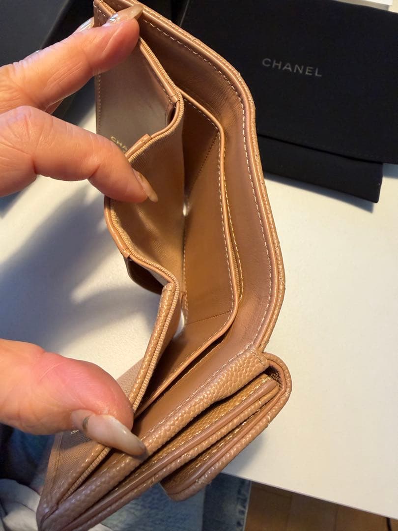 CHANEL ベージュ 三つ折り財布 キャビアスキン　キルティング