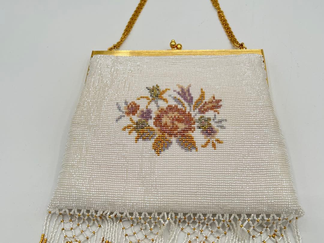 総ビーズ ハンドバッグ ホワイト ゴールドチェーン