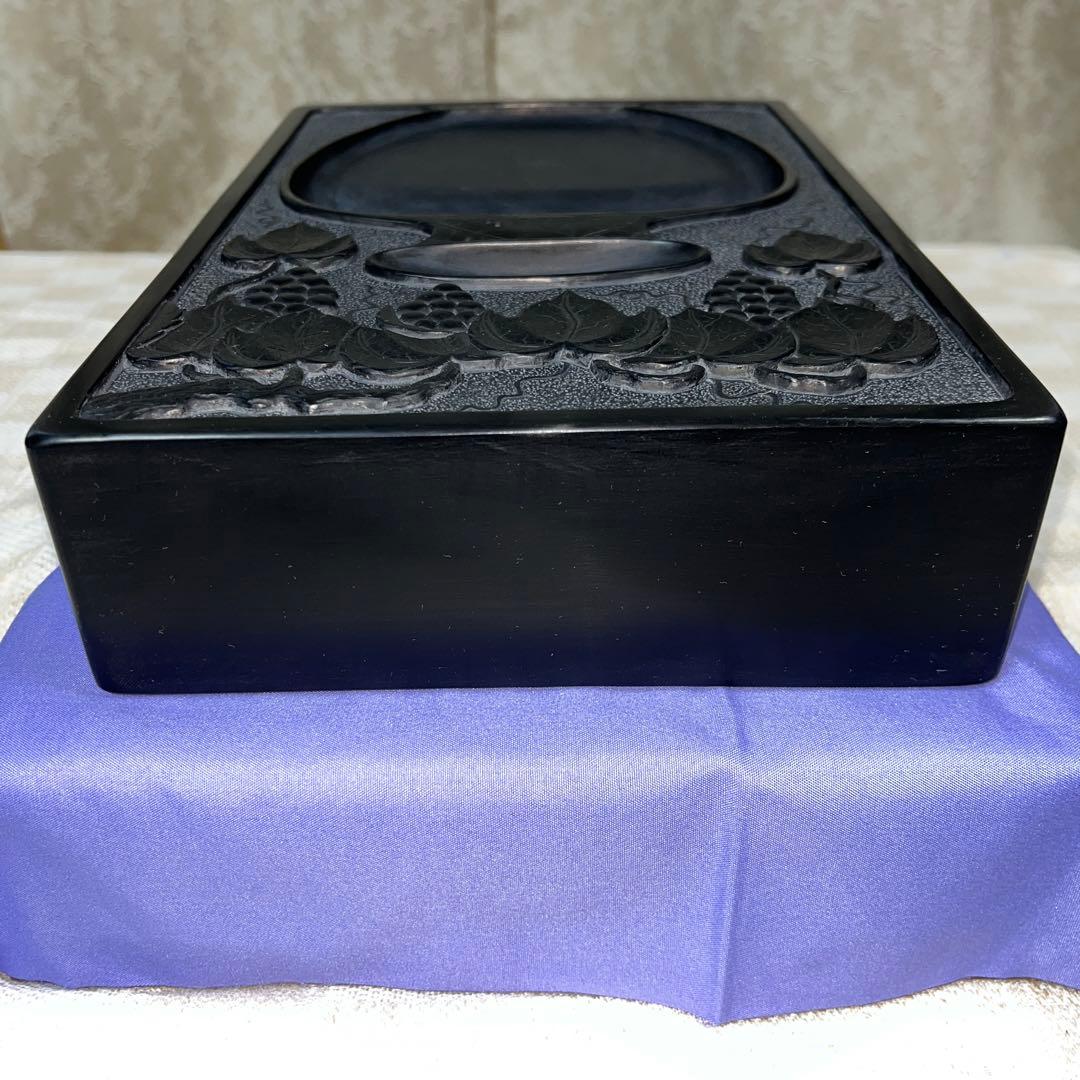⭕️雄勝硯　和峰　壺と葡萄彫刻の大型硯　美形美品　7Ｋg超　木製蓋と収容台付き