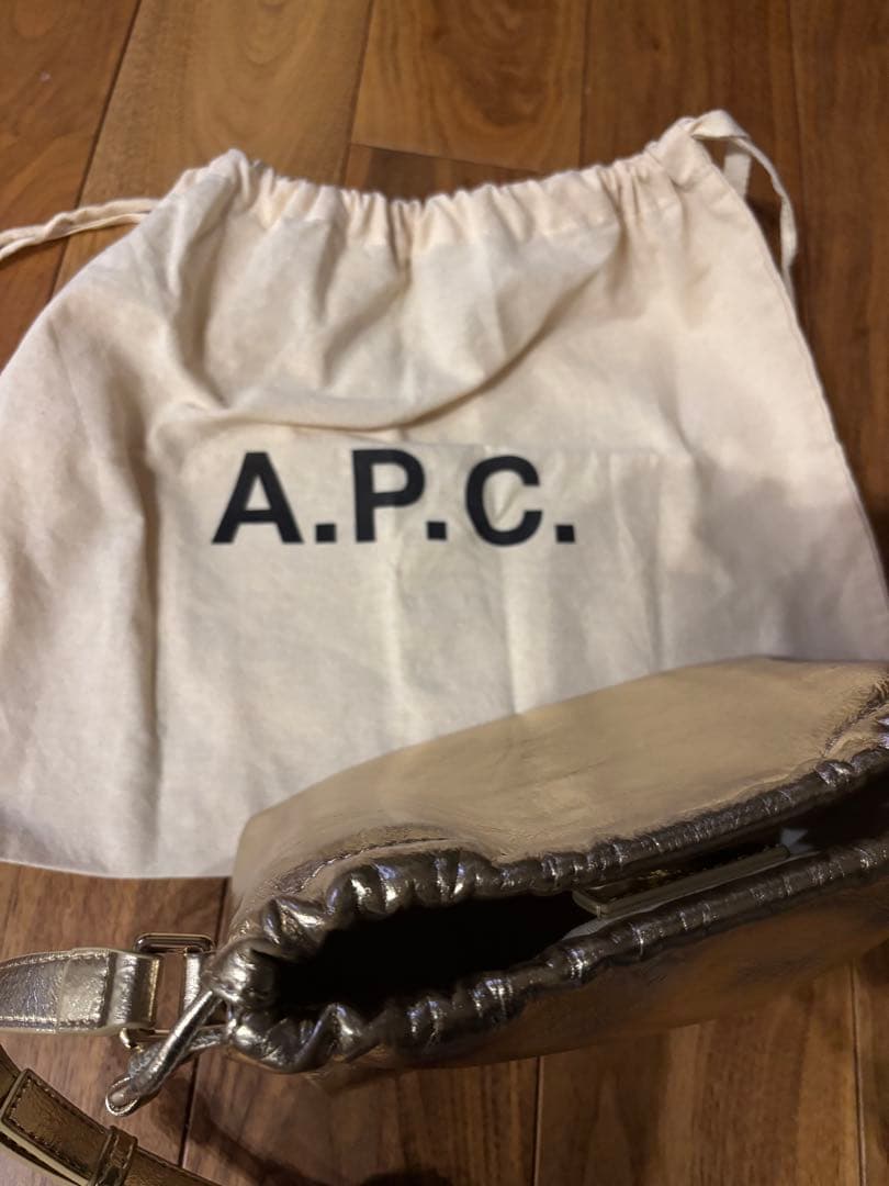 ジ*ー様 A.P.C. アーペーセー　NINONバッグ　メタリックゴールド