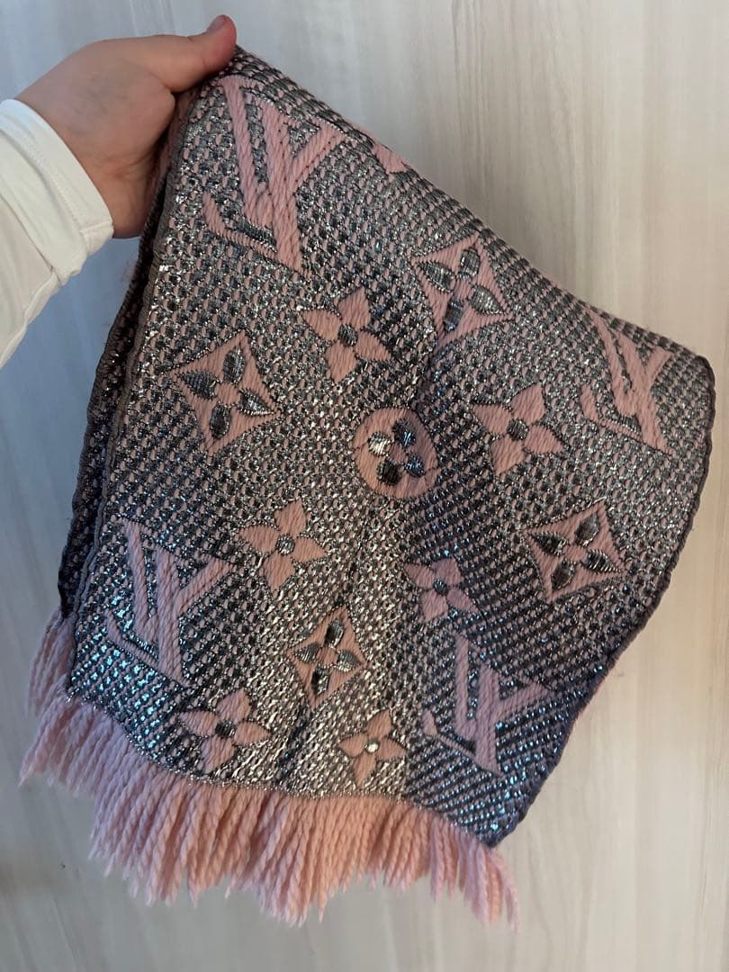 Louis Vuitton ピンク マフラー フリンジ付き