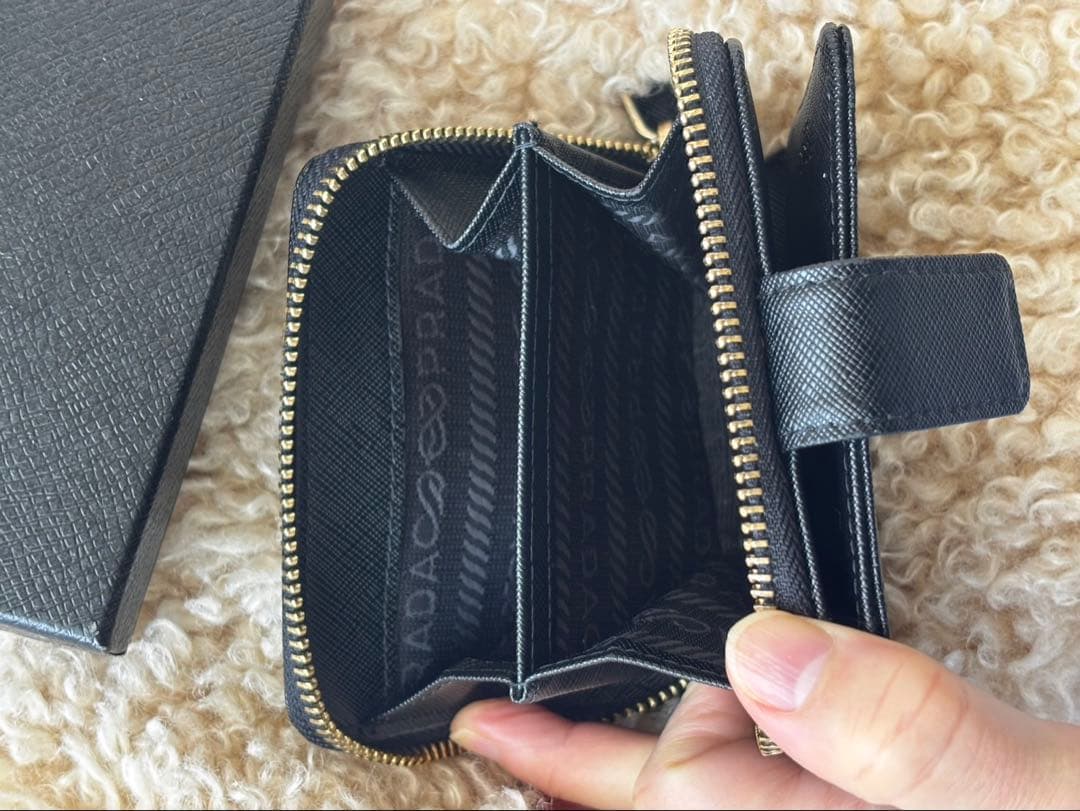 PRADA サフィアーノレザー 二つ折り財布 黒